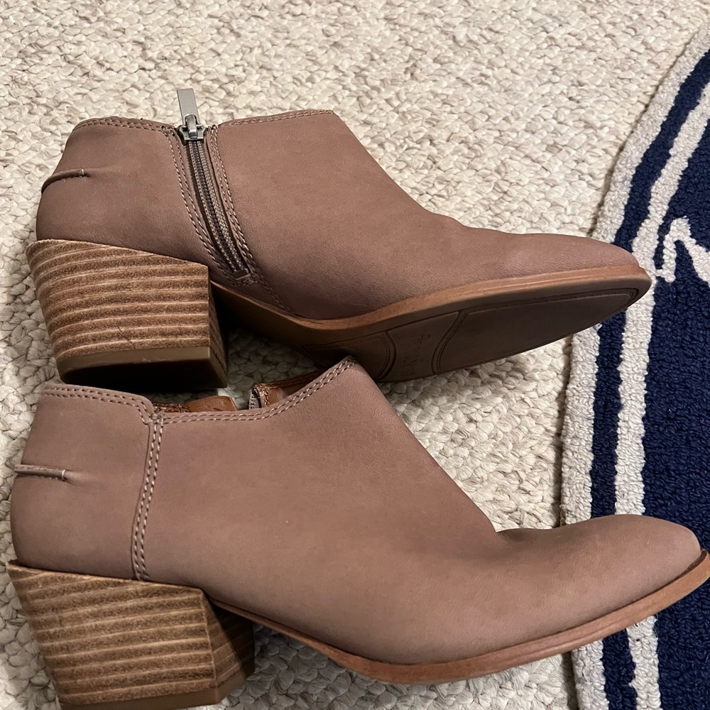 Franco Sarto size 7 bootie